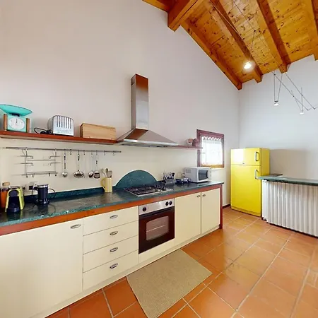Villa Paradiso By Bookinggardalake